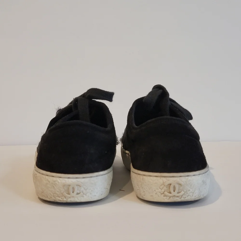 CHANEL excellent